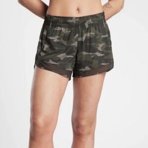 Athleta XS Printed Mesh Racer Run Lined 4” Green Camo Shorts EUC
